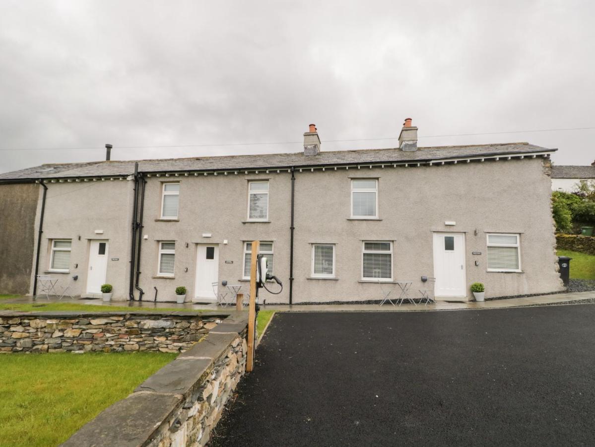 Oxen Park Farm Cottage Ulverston Exteriör bild